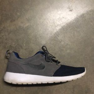 Nike roshes size 11